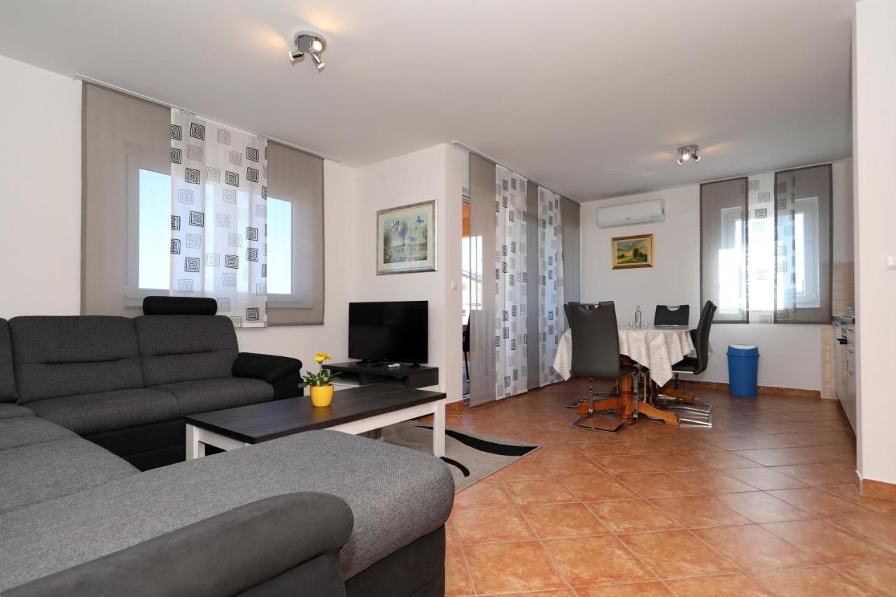 Apartment Dora Preko Kültér fotó