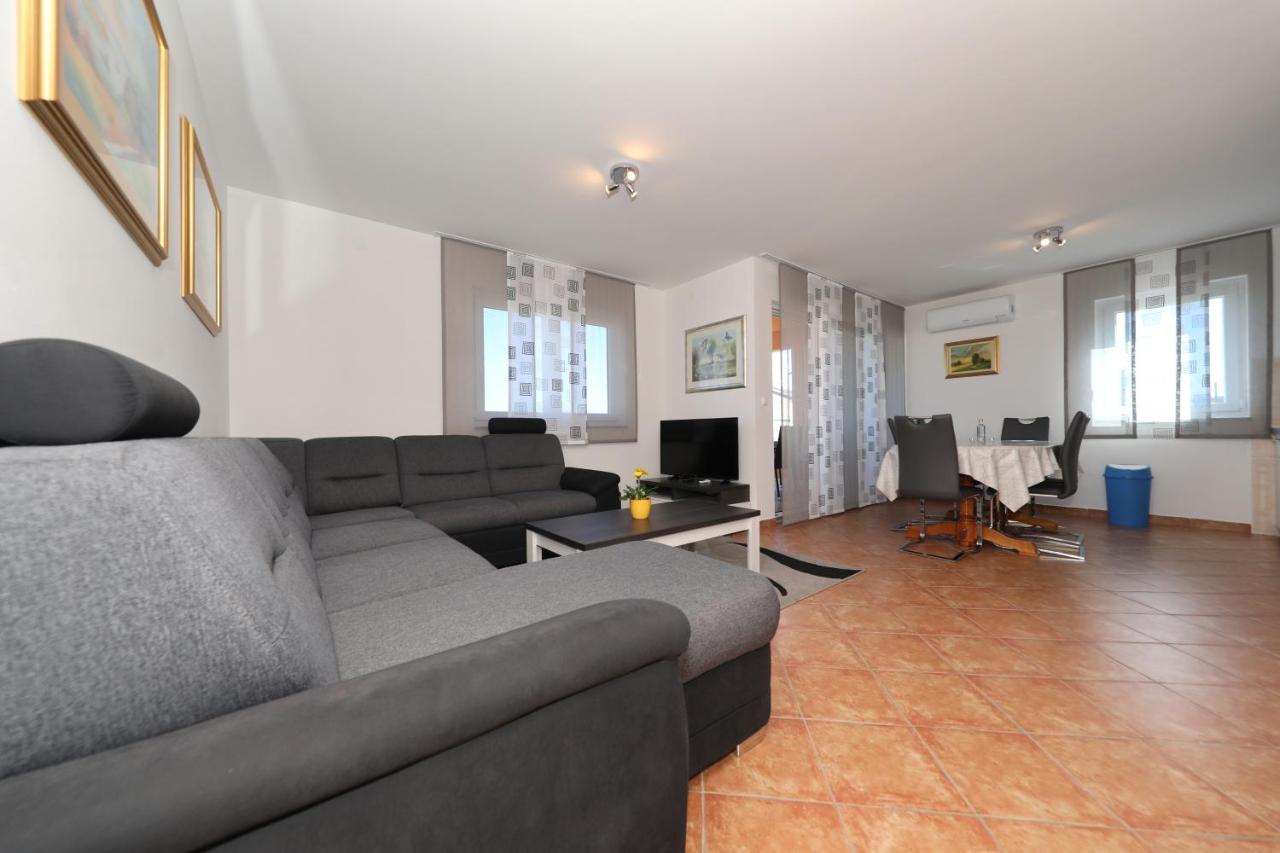 Apartment Dora Preko Kültér fotó